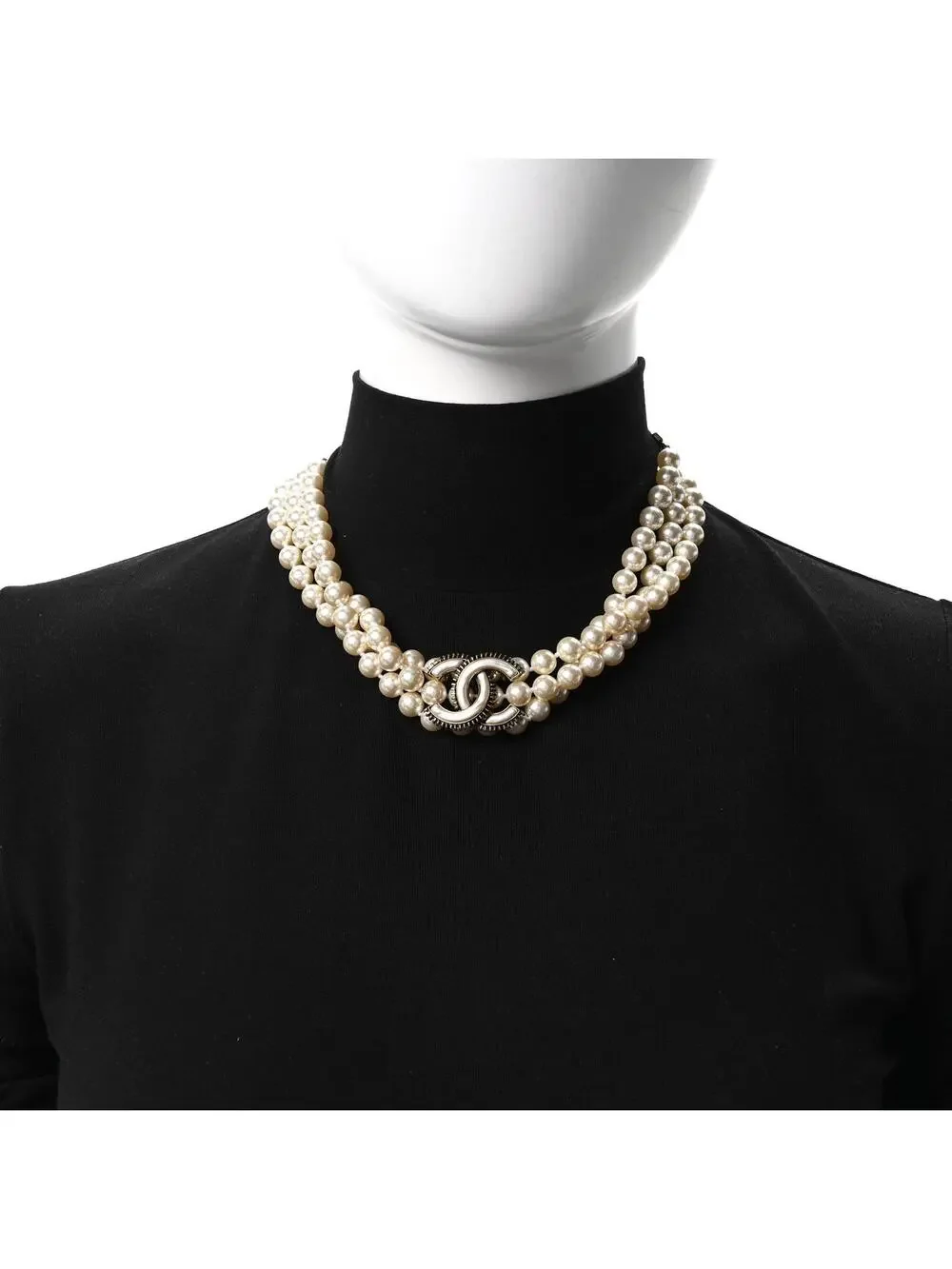 CHANEL elevate your